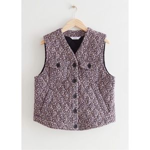 & Other Stories Buttoned Padded Cottagecore Vest in Spring
Florals Size Small